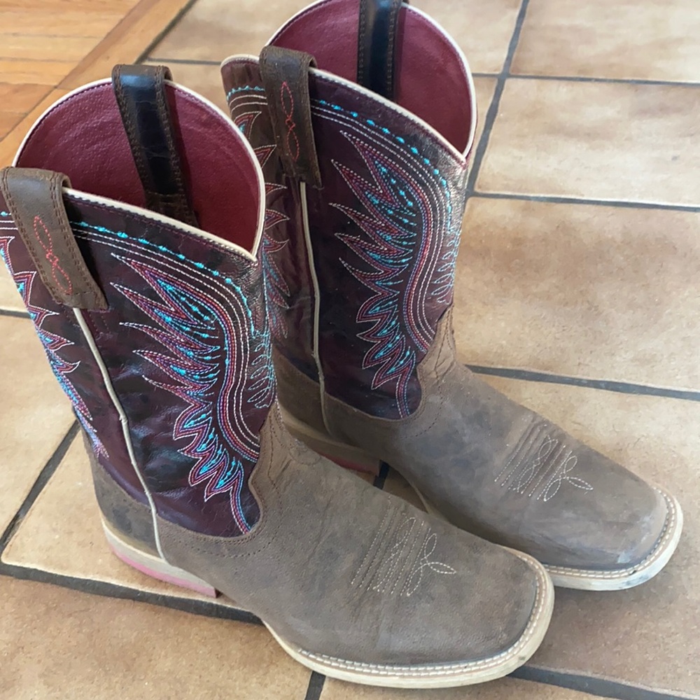 Ariat cowgirl boots.